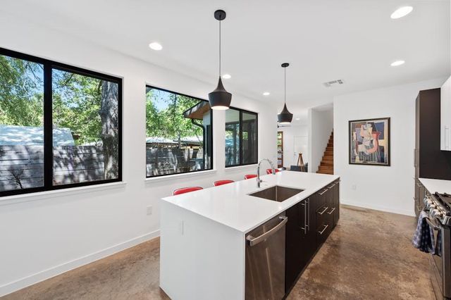 1005 Cardinal LN B, Austin, TX 78704