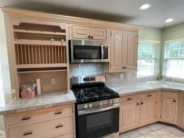 2909 Brook Lane, Sapulpa, OK 74066