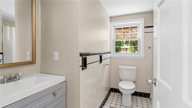 123 Brunswick Drive, Warwick, RI 02886