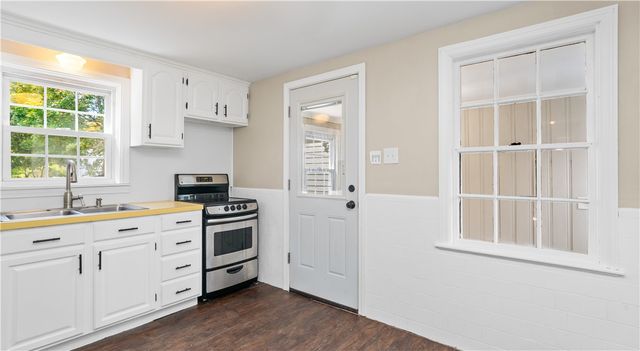 123 Brunswick Drive, Warwick, RI 02886