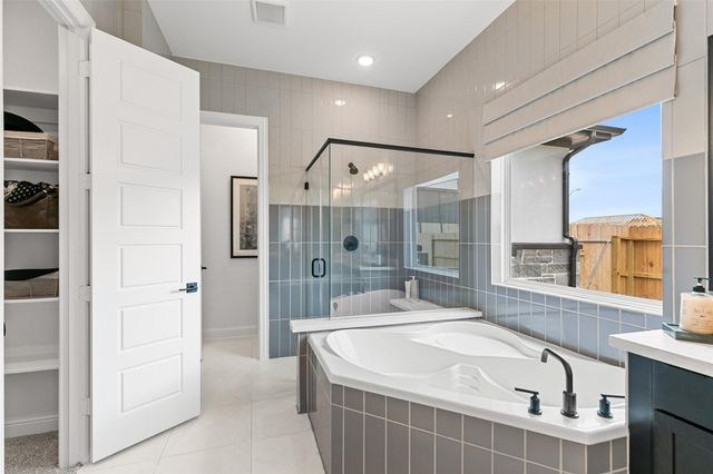 2110 Villa Flora Lane, Friendswood, TX 77546