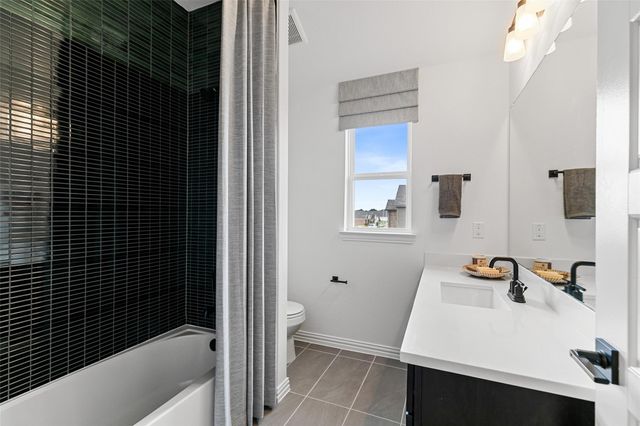 2110 Villa Flora Lane, Friendswood, TX 77546