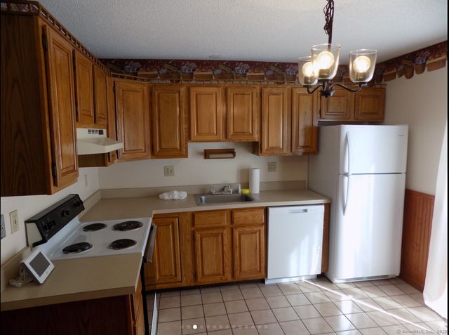31 Meloy Road APT 2B, West Haven, CT 06516