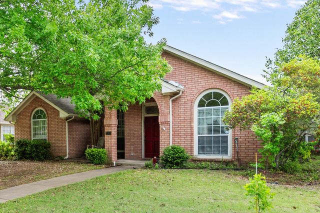 2311 Sherwood Drive, Ennis, TX 75119