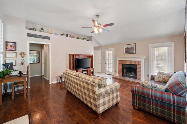 2311 Sherwood Drive, Ennis, TX 75119