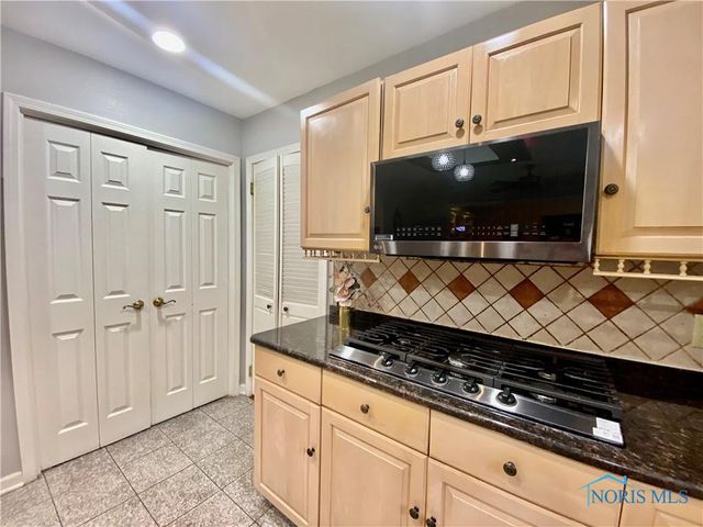 2910 Tracewood Drive, Toledo, OH 43617