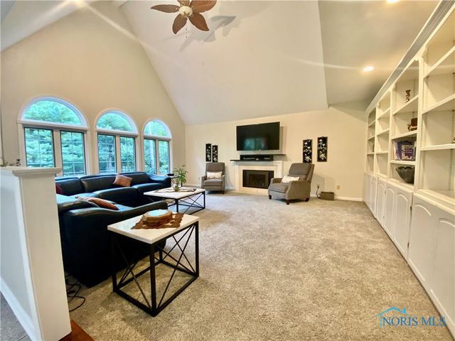 2910 Tracewood Drive, Toledo, OH 43617