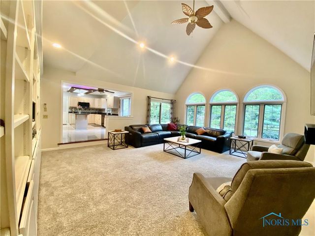 2910 Tracewood Drive, Toledo, OH 43617