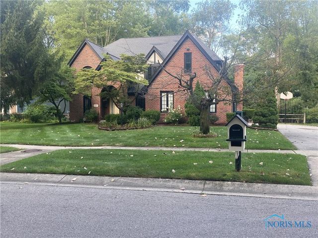 2910 Tracewood Drive, Toledo, OH 43617