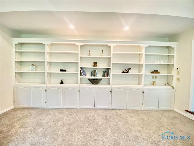 2910 Tracewood Drive, Toledo, OH 43617