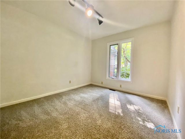 2910 Tracewood Drive, Toledo, OH 43617