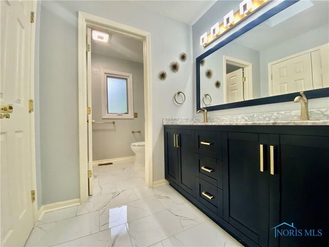 2910 Tracewood Drive, Toledo, OH 43617