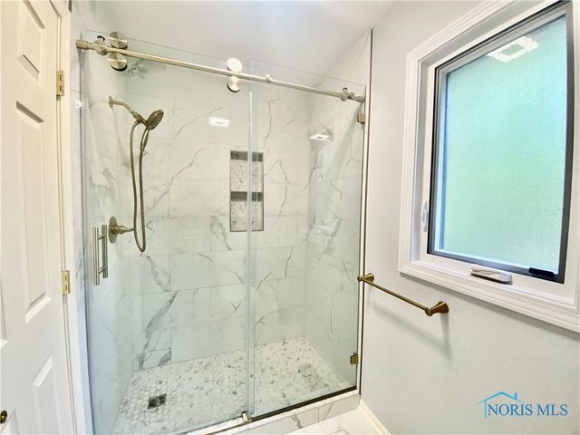 2910 Tracewood Drive, Toledo, OH 43617