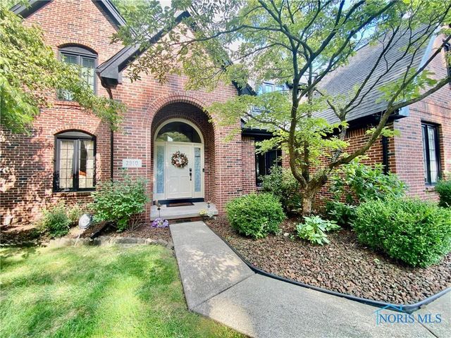 2910 Tracewood Drive, Toledo, OH 43617