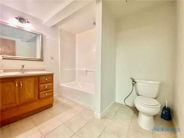 2910 Tracewood Drive, Toledo, OH 43617