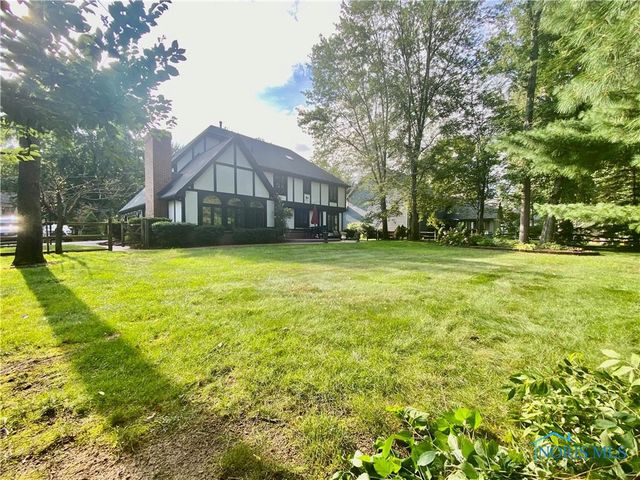 2910 Tracewood Drive, Toledo, OH 43617