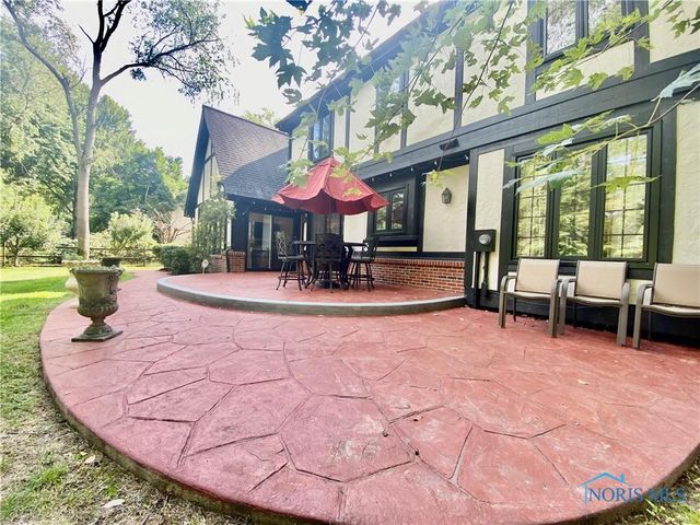 2910 Tracewood Drive, Toledo, OH 43617