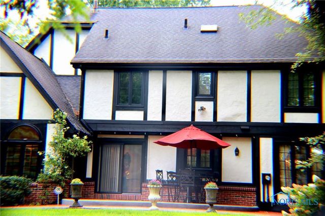 2910 Tracewood Drive, Toledo, OH 43617