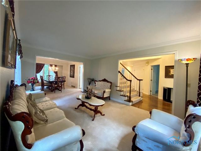 2910 Tracewood Drive, Toledo, OH 43617