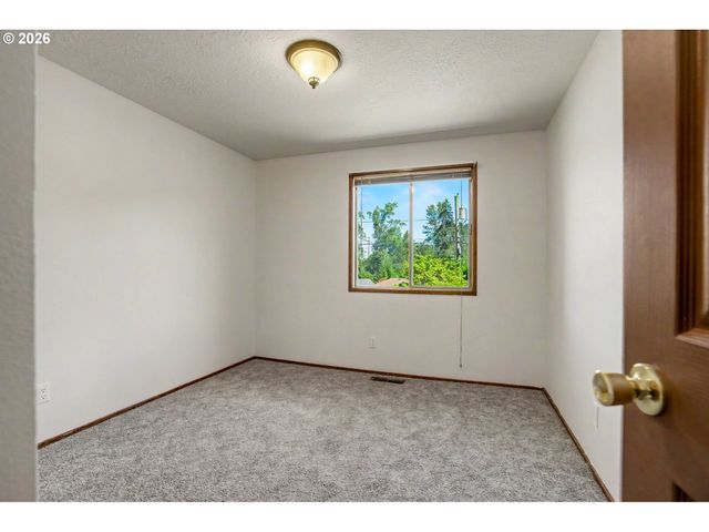 3615 EDWARD Dr Se, Salem, OR 97302