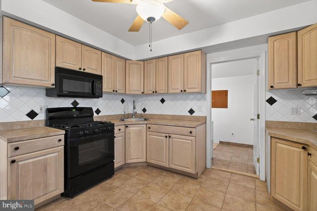 123 MONMOUTH ST, Hightstown, NJ 08520