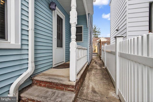 123 MONMOUTH ST, Hightstown, NJ 08520