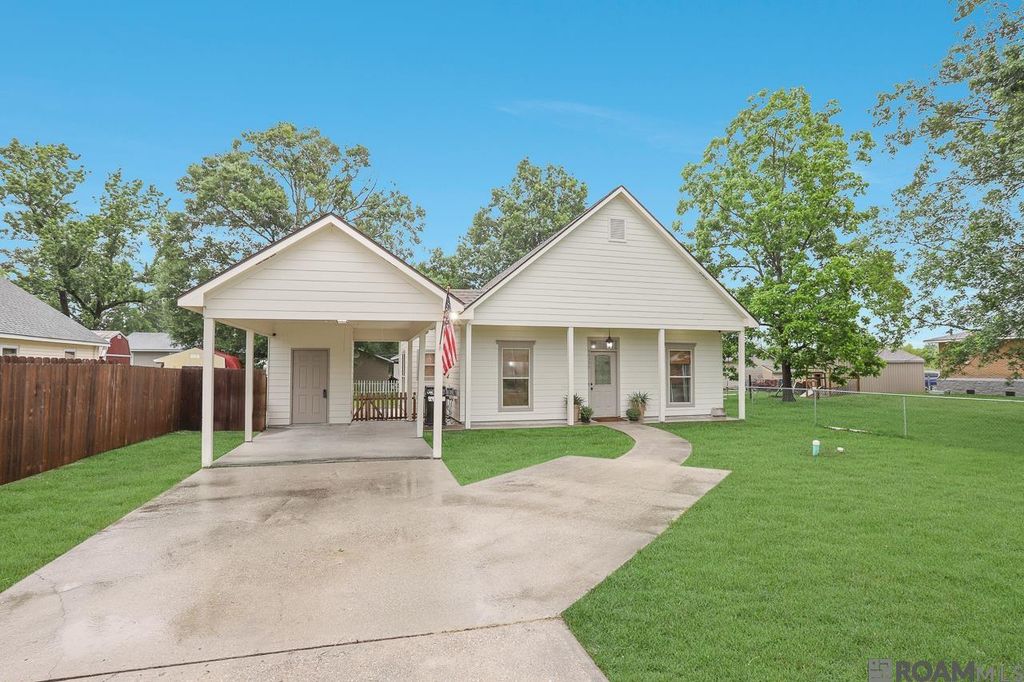 44275 Clement St, Sorrento, LA 70778