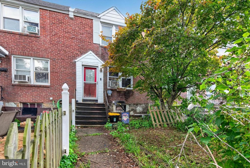 832 4TH AVE, Bristol, PA 19007