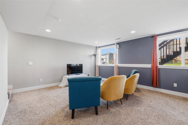 221 NE Avondale Court, Ankeny, IA 50021