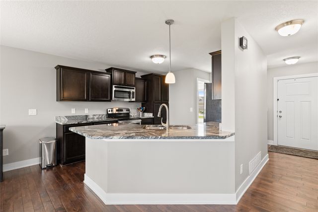 221 NE Avondale Court, Ankeny, IA 50021