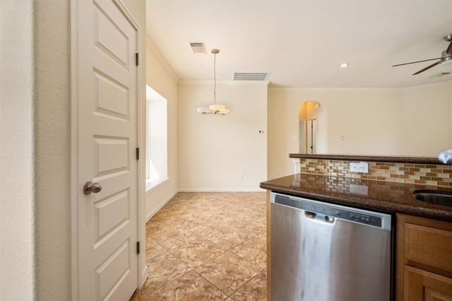 2917 Saville LOOP 5C, Austin, TX 78741