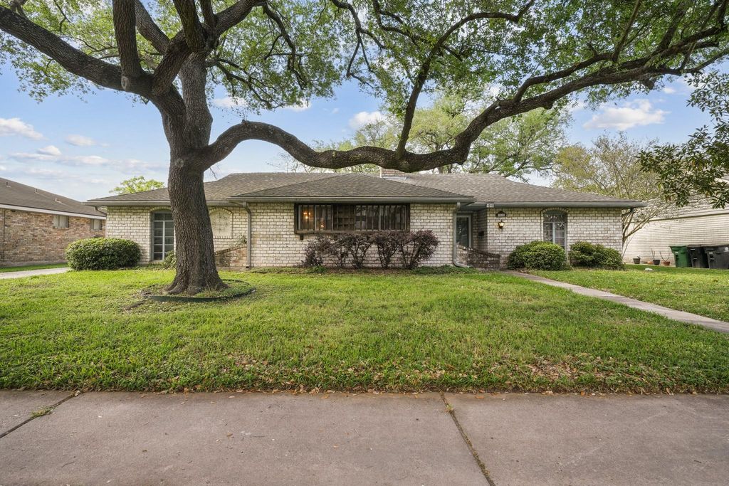 1019 Reseda Drive, Houston, TX 77062