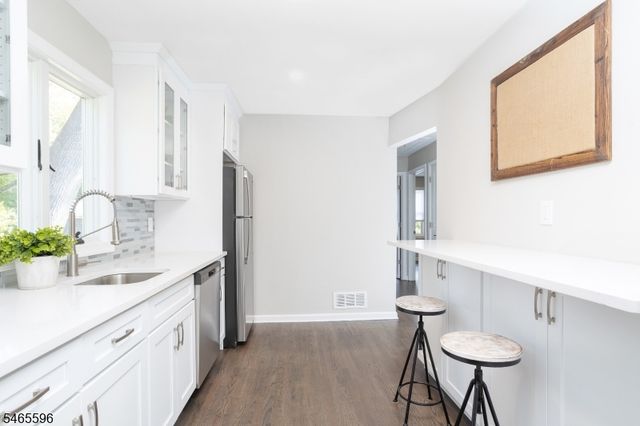 161 Beachwood Rd, Parsippany-troy Hills Twp., NJ 07054