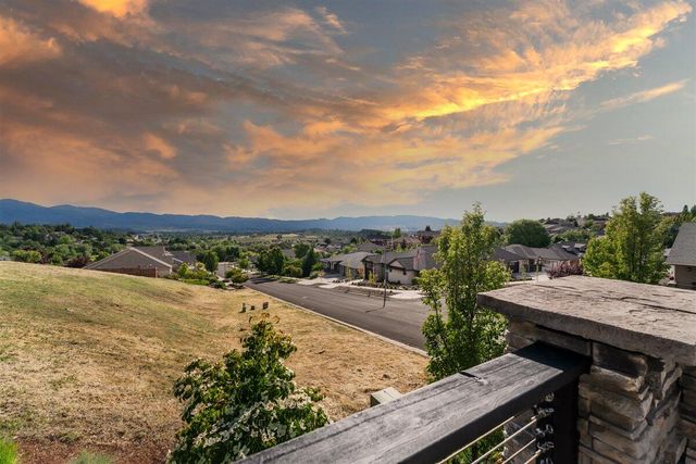 4461 Vista Pointe Drive, Medford, OR 97504
