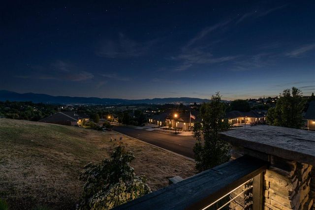4461 Vista Pointe Drive, Medford, OR 97504