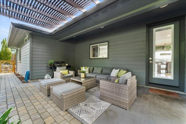 4461 Vista Pointe Drive, Medford, OR 97504