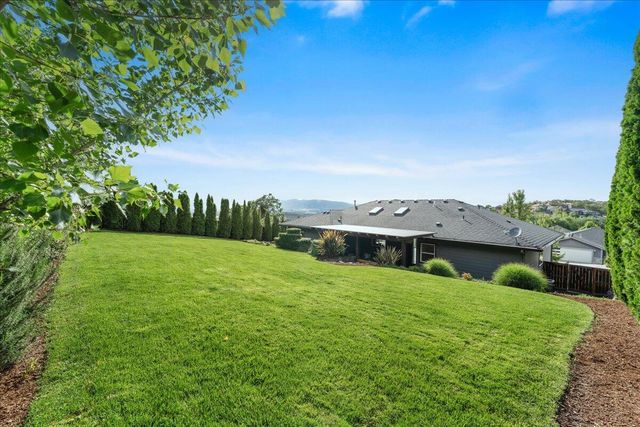4461 Vista Pointe Drive, Medford, OR 97504