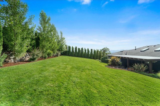 4461 Vista Pointe Drive, Medford, OR 97504