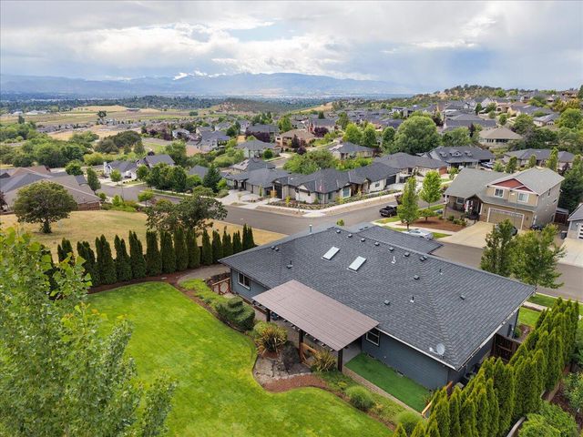 4461 Vista Pointe Drive, Medford, OR 97504