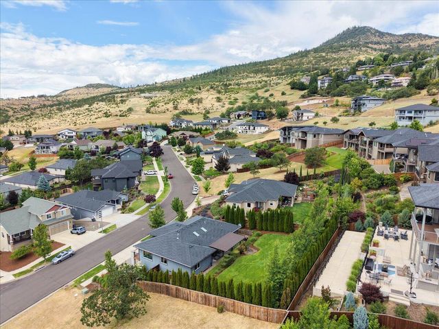 4461 Vista Pointe Drive, Medford, OR 97504