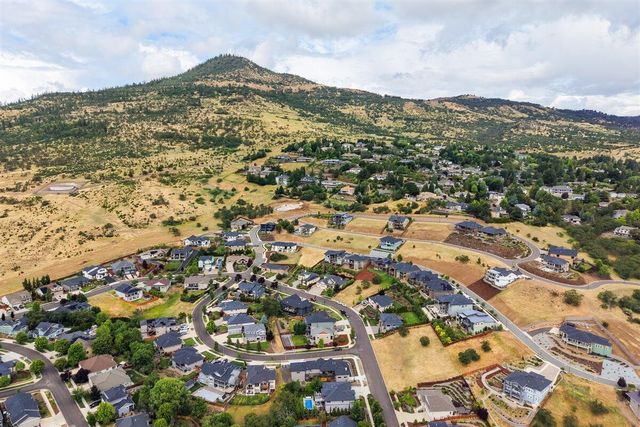 4461 Vista Pointe Drive, Medford, OR 97504