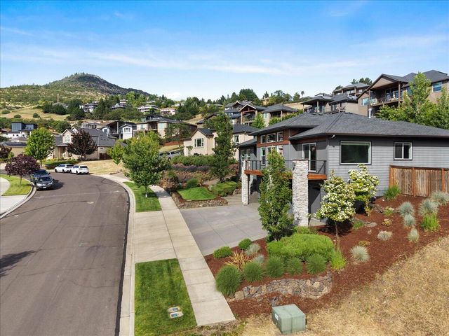 4461 Vista Pointe Drive, Medford, OR 97504
