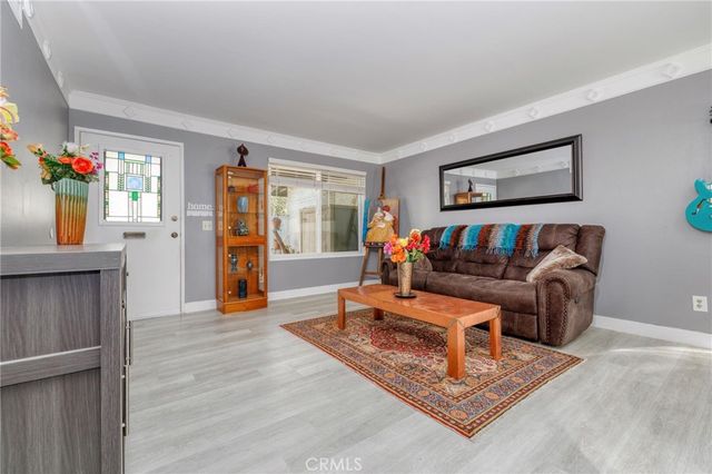 19368 Avenue Of The Oaks, Newhall, CA 91321