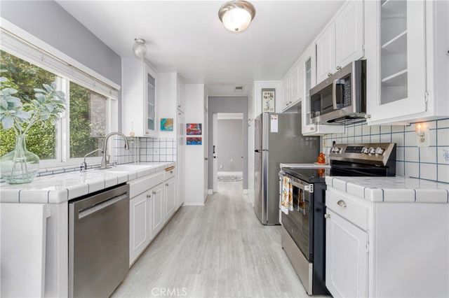 19368 Avenue Of The Oaks, Newhall, CA 91321