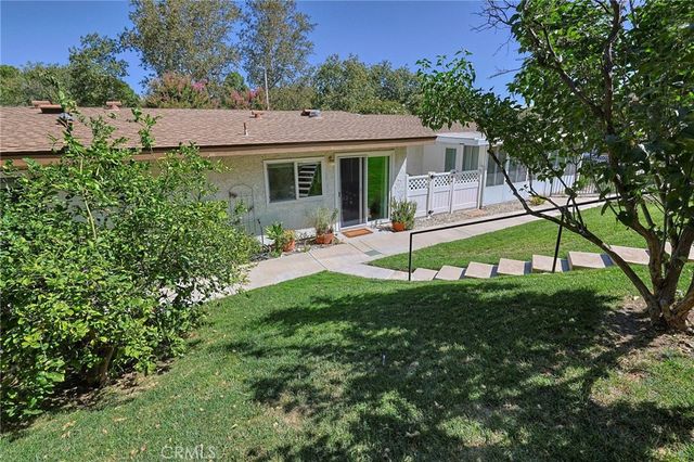 19368 Avenue Of The Oaks, Newhall, CA 91321