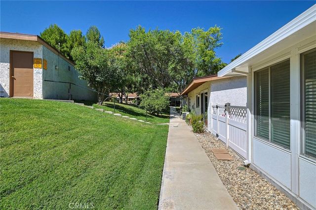 19368 Avenue Of The Oaks, Newhall, CA 91321