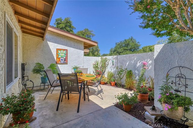 19368 Avenue Of The Oaks, Newhall, CA 91321