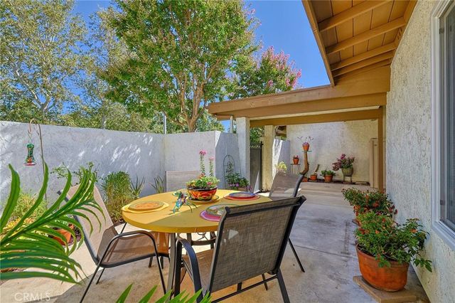 19368 Avenue Of The Oaks, Newhall, CA 91321