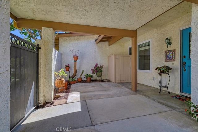 19368 Avenue Of The Oaks, Newhall, CA 91321