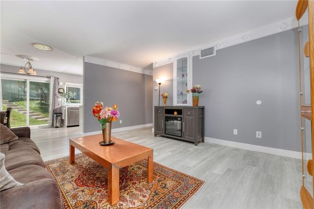 19368 Avenue Of The Oaks, Newhall, CA 91321